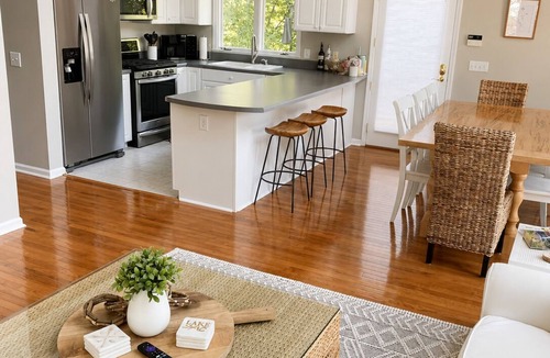 Leasburg House | Updated Lakefront Retreat, Fiber WiFi, Fire Pit, 15 Min to VIR