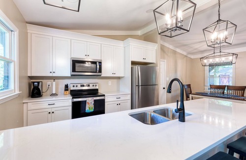 Terrell House | Updated & Beautiful Lakefront Cottage on Deep-Water Cove! "13 ft Deep Off Dock"
