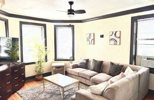 Gage Park Apartment | Upscale 1BR -Near Midway Airport - Free Parking & Fast CTA Access