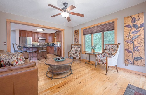 The Galena Territory Cabin | Upscale 5King Bed 5Bath w/Panoramic Views Pets Hot Tub Fire Pit Cinema Games
