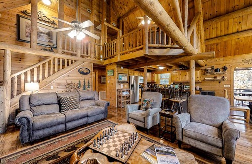 Sevierville Cabin | Upscale Cabin W Hot Tub, Sleeps 22・Game Room・Pool
