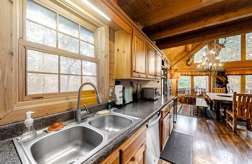 Sevierville Cabin | Upscale Cabin W Hot Tub, Sleeps 22・Game Room・Pool
