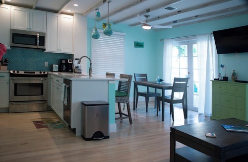 Truman Annex Condo | Upscale end unit home @ Truman Annex close to Duval St
