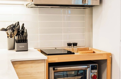 Kensington Apartment | Upscale Laneway Loft Near Downtown | A/C, WiFi