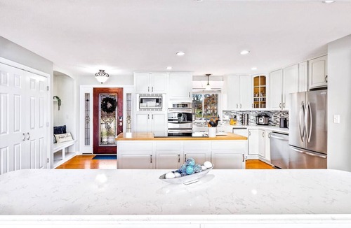 Jeffersonville House | Upscale Riverfront Newspaper Featured w/Sauna Cinema HotTub Pets Views