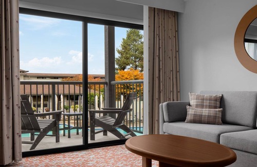 Central Oregon Hotel | Valley River Inn