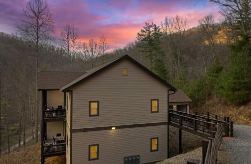 Sylva House | Valley View 4 Units - Peaceful Mountain Escape, Decks, Views, and Privacy