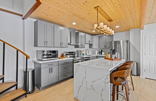 Vashon Island House | Vashon Modern Beachfront Getaway: Pet & Family-Friendly with Stunning Views!
