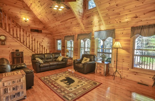 Morganton Cabin | VeryPrivate!5Bed Spacious Lodge❤Reconnect,Hot Tub, FirePit,GameRoom,Pet Friendly