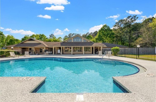 Myrtle Beach Apartment | Viagem Bright 2BR with Pool, Gym & Parking