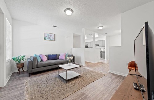 Myrtle Beach Apartment | Viagem Bright 2BR with Pool, Gym & Parking