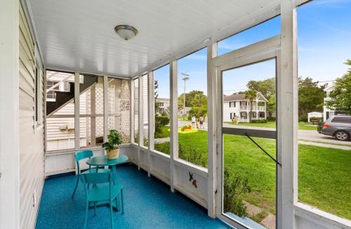 Crescent Beach Apartment | Viagem Bright 2BR with Patio and Parking