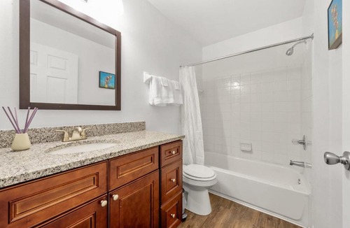 Myrtle Beach Apartment | Viagem Modern 2BR with Gym & Pool