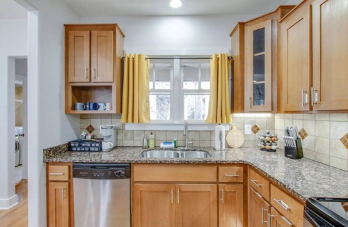 Hope Gardens House | Vibrant & Trendy - 2BR Home Near Marathon Village
