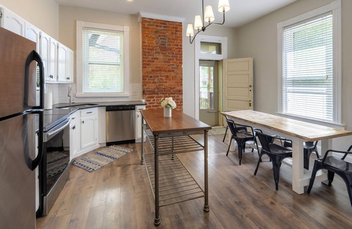 East Walnut HIlls House | Victorian for 30+ Guests, 5 Min to Downtown