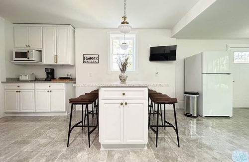Georgetown House | Victorian glory in downtown Georgetown. Close to Horse Park and College.