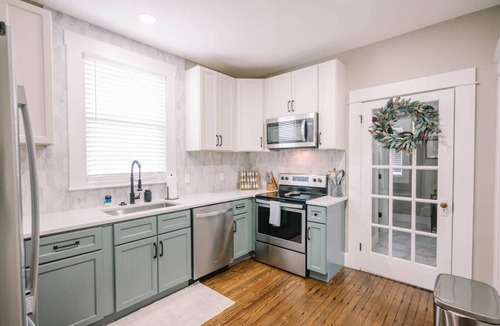 Danville House | Victorian Modern 3bd/2bath - Meredith’s Place