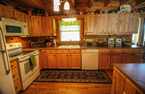 Buck Mountain Cabin | Views & Cool Mtn Breezes-4BR/4BA w/Hot Tub & Pool Table, Near West Jefferson