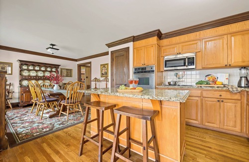 Town Center House | Vintage Cottage, Near KSU, LakePoint, Pets OK