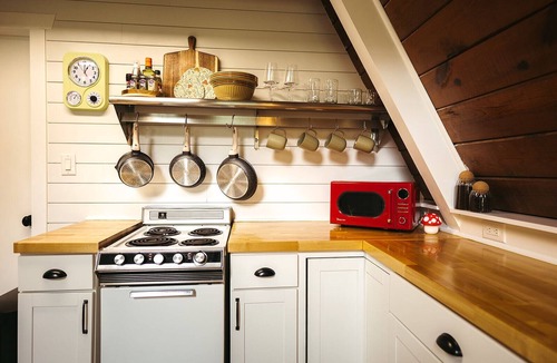 Fancy Gap Cabin | Vintage Vibes - Retro A-Frame Minutes to Blue Ridge Parkway/I-77 in Fancy Gap