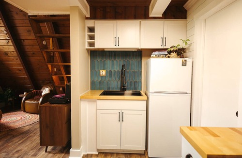Fancy Gap Cabin | Vintage Vibes - Retro A-Frame Minutes to Blue Ridge Parkway/I-77 in Fancy Gap