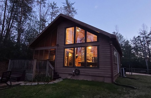 Sautee Nacoochee Cabin | Vista Ridge Cabin, A Romantic Getaway in Helen, GA