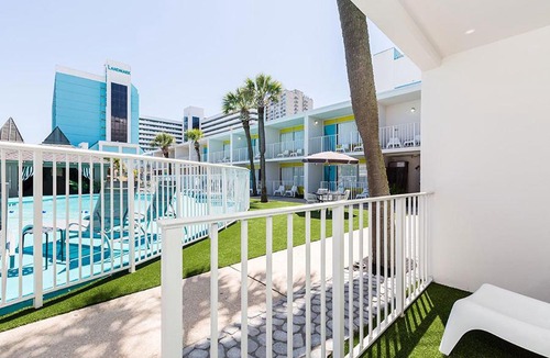 Myrtle Beach Hotel | Waikiki Village 2BR Executive Suite - 200