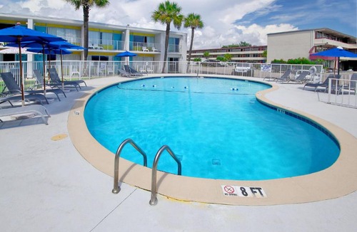 Myrtle Beach Hotel | Waikiki Village 2BR Executive Suite - 200