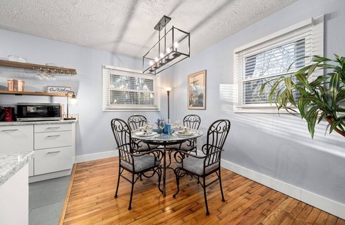 Asheville House | WALK-BIKE TO BILTMORE VILLAGE SHOPS & RESTAURANTS! 3 BR 1.5 BA w Granite, Hdwds