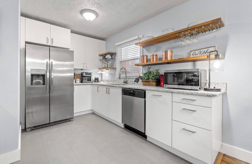 Asheville House | WALK-BIKE TO BILTMORE VILLAGE SHOPS & RESTAURANTS! 3 BR 1.5 BA w Granite, Hdwds