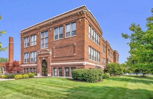 South Haven Condo | Walk Everywhere | Upscale loft | Indoor pool & hot tub | 2:00 pm check-in