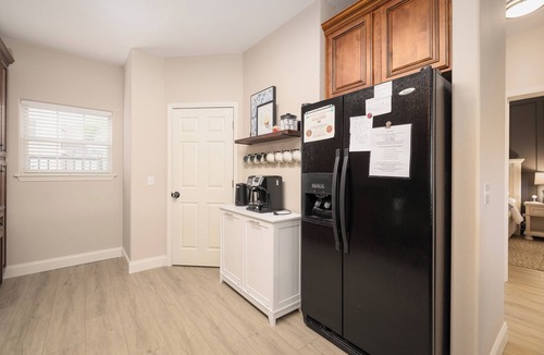 Indian Point Condo | Walk-In 3 Bedroom 2 Full Bath Luxury Condo, Sleeps 12 Lake View & Mins from SDC!