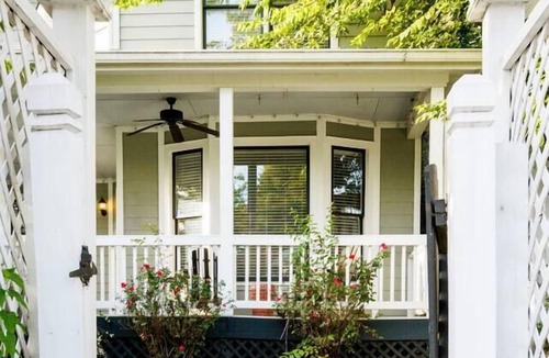 Hope Gardens House | Walk to Broadway · Sleeps 12 · Hope Gardens