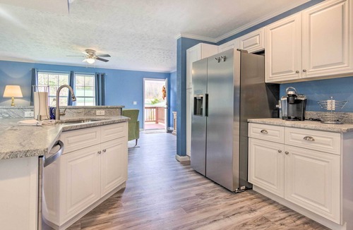Tuxedo House | Walk to Lake Summit! Mountain-View Zirconia Home