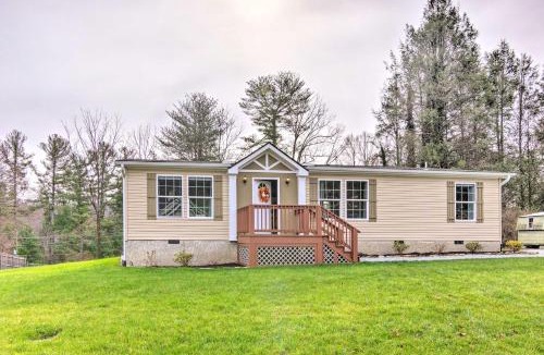 Tuxedo House | Walk to Lake Summit! Mountain-View Zirconia Home