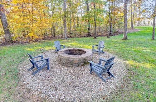 Hardin House | Walk to Marina and Beach Charming Home in Hardin