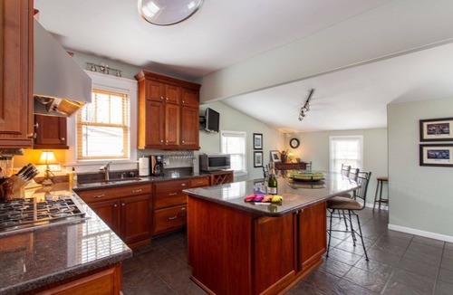 Historic Edgefield House | Walk to Nissan · 2BR · TV's "Nashville" House