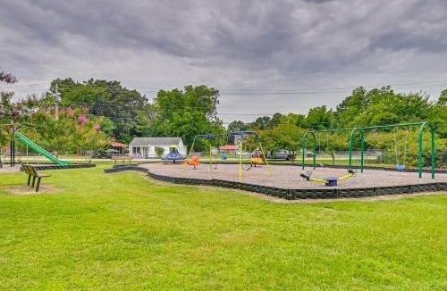 Lumberton House | Walk to Park! Family Retreat w/Yard in Lumberton