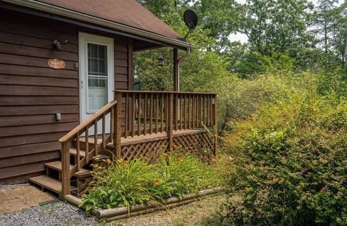 Luray Cabin | Walk to Shenandoah River/Hiking nearby/Dog friendly