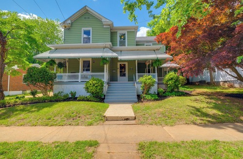 Lynchburg Cottage | Walk to U of Lynchburg: Big Home w/Yard & Hot Tub