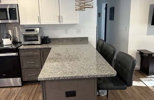 Ridge St. Apartment | Walk to UVA,breweries, live music, restaurants, parking, fenced yard.