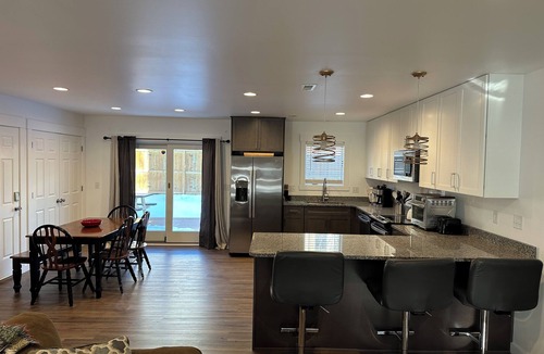 Ridge St. Apartment | Walk to UVA,breweries, live music, restaurants, parking, fenced yard.