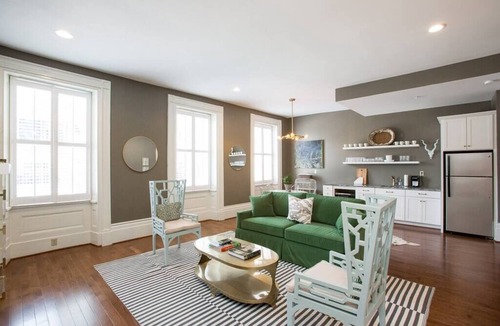 Downtown Louisville House | Walk to Whiskey Row & KICC | Downtown Group Stay 16+ guests | 7 bedrooms | 15 beds | 7 baths