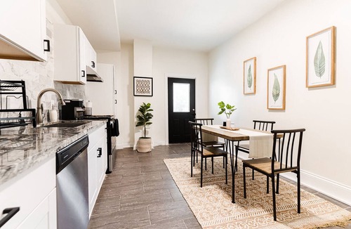 East Walnut HIlls House | Walkable East Walnut Hills/Modern 1BR + Workspace