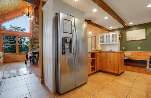 Walker Lake Cabin | Walker Lake Lodge | Pickleball Court + Joins Walker Lake + Hot Tub
