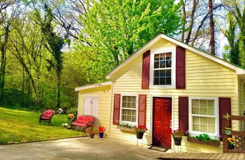 Fort Payne Cottage | Walking distance to downtown Fort Payne AL.