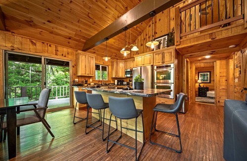 Walnut Mountain Cabin | Waterfall Lake Retreat – Private Lake Access with Views, Canoes & Hot Tub!