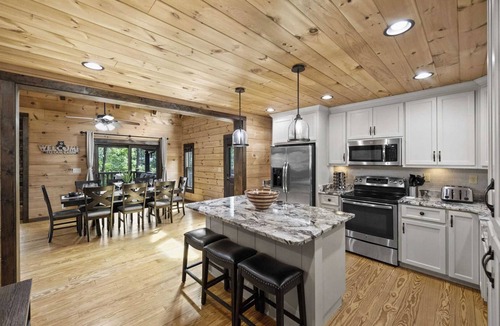 Lake Norman of Catawba Cottage | Waterfront 1-acre Private Dock, Hot Tub, Firepit Bankhead Lodge by Avantstay