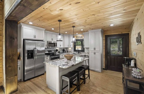 Lake Norman of Catawba Cottage | Waterfront 1-acre Private Dock, Hot Tub, Firepit Bankhead Lodge by Avantstay