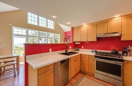 Marietta-Alderwood House | Waterfront Bellingham Bliss: Steps to Beach!